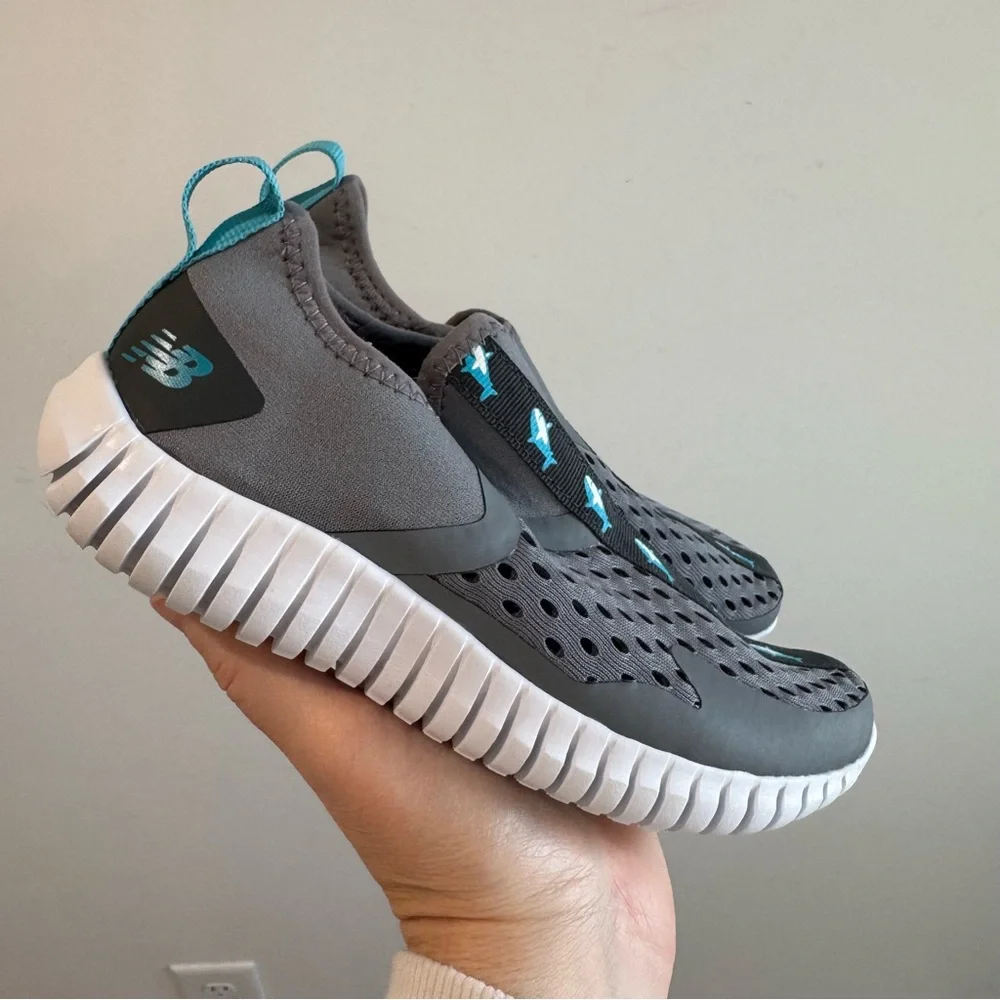 New Balance Kids' Aqua Drift V1 Slip On Shark Print Water Shoes Size 1‎